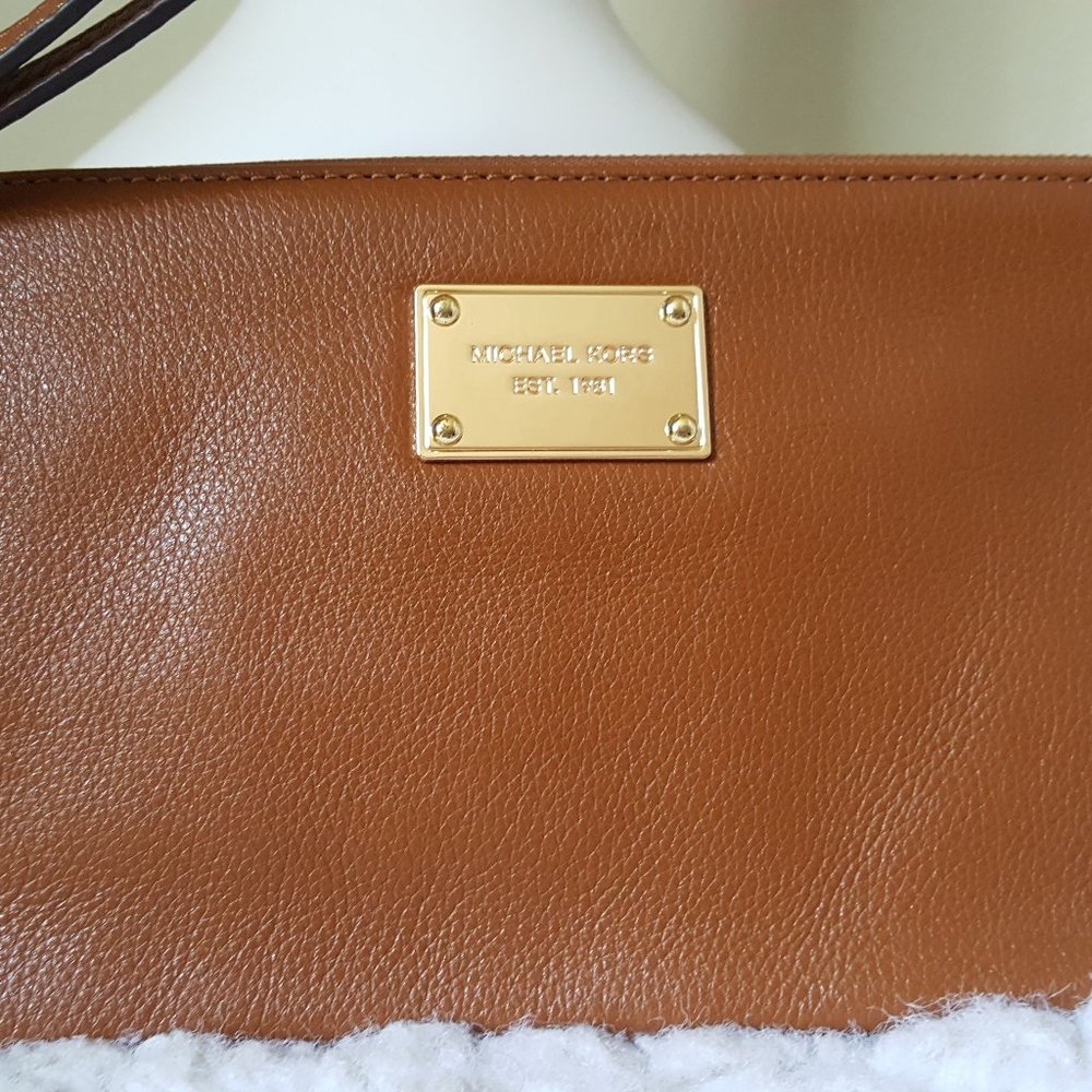 NWT Authentic Michael Kors wristlet clutch wallet
